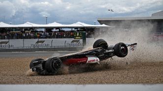 F1 : "pas de blessure majeure" pour Guanyu Zhou après son spectaculaire accident au départ du Grand Prix de Grande-Bretagne