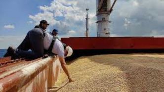 Céréales ukrainiennes : Un premier navire arrive en Turquie, un autre dérive toujours