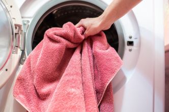 Comment faire sécher ses vêtements plus rapidement… grâce à sa machine à laver
