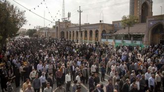 Manifestations en Iran : au-delà de l'appel inédit à la grève générale, "on est plus sur une sorte de désobéissance civile", selon un expert