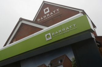 L'entreprise britannique Barratt signale l'incertitude du marché alors que le ralentissement du secteur immobilier pèse sur le marché.
