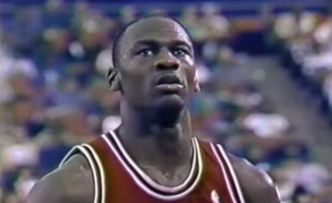 Il y a 35 ans Michael Jordan inscrivait 59 points en ratant seulement 6 tirs; Chuck Daly : « C’est Superman »