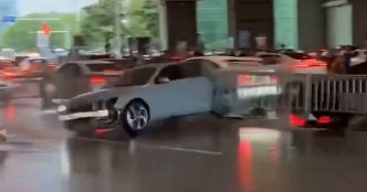 Le conducteur d'une Audi perd le contrôle lors d'un show automobile en Chine