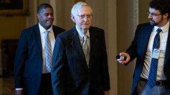 États-Unis : le chef des républicains au Sénat jugé apte à travailler à 81 ans malgré deux moments d'absence