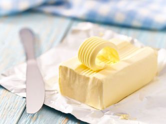 Voici combien de temps vous pouvez laisser le beurre hors du frigo avant qu'il tourne