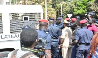 "Révolte contre les attaques à l'Etat de droit" au Sénégal: 84 personnalités signent un texte...
