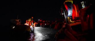 Le navire-ambulance Ocean Viking, affrété par l'ONG SOS Méditerranée basée à Marseille, a secouru 244 migrants au large de la Libye