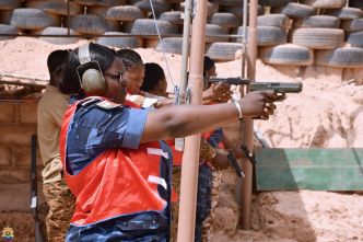 Compétition de tir au Pistolet et au Fusil: l’ équipe de la Gendarmerie Nationale présente les prix remportés au colonel NATAMA Kouagri