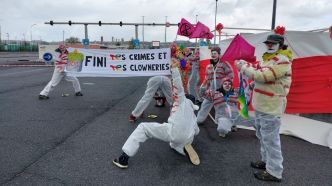 Total : des manifestants d'Extinction Rébellion devant la raffinerie du Havre