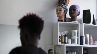 Afro, couleurs: l'Assemblée se penche sur la "discrimination capillaire" au travail