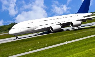 Un Airbus atterrit en urgence après une « détonation très forte »