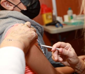 Se vacciner pour se protéger des cancers ORL, à la veille de la campagne "Rouge Gorge"