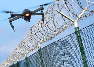 "On joue à 'Tom et Jerry' avec les trafiquants": les livraisons par drone toujours en vogue en prison en France