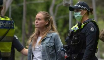 Australie : La police poursuivie pour sa collaboration à la tyrannie sanitaire