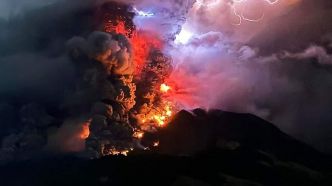 Indonésie : des centaines d'habitants évacués après une éruption volcanique