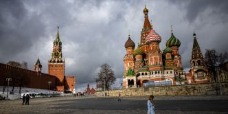 Ukraine : l'aide américaine bloquée au Congrès «ne pourra rien changer» aux combats, selon le Kremlin