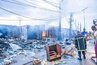 Carrefour Nsam (Yaoundé) : plusieurs boutiques réduites en cendres par un incendie