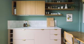 Quelles couleurs associer à une cuisine en bois ?