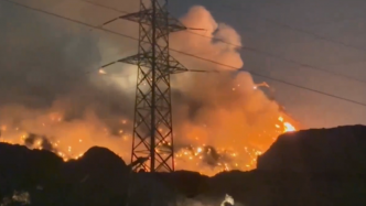 VIDÉO. Important incendie d'une géante décharge en Inde : des fumées potentiellement toxiques asphyxient les habitants de New Delhi