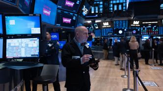 Wall Street ouvre en ordre dispersé, les résultats surprennent encore favorablement