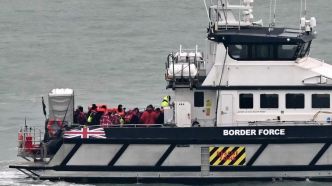 Royaume-Uni: des migrants tentent toujours la traversée de la Manche à bord de bateaux de fortune