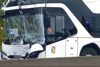 Une centaine de collégiens et lycéens impliqués dans un accident entre deux bus et un poids lourd dans le Pas-de-Calais