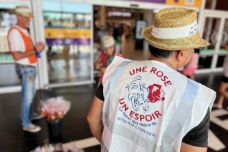La lutte contre le cancer continue à La Réunion : une rose en échange d'un don