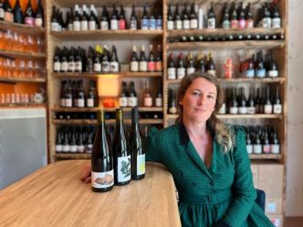 "Les gens doivent goûter pour comprendre" : Une cave et bar à vin nature ouvre à Brioude