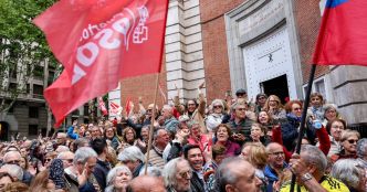 «Pedro, n'abandonne pas» : des milliers de manifestants à Madrid pour demander au chef du gouvernement de ne pas démissionner