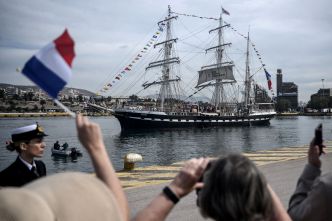 JO de Paris 2024 : la flamme olympique a officiellement quitté la Grèce pour rejoindre Marseille en bateau