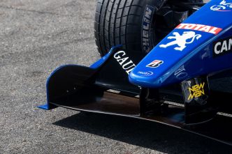 La Prost GP AP02 F1 restaurée par LRS Formula mise aux enchères