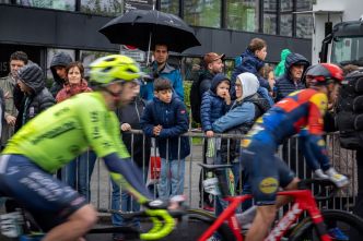 Compétition sportive à Genève: Sur le parcours du Tour de Romandie, des sourires malgré la pluie