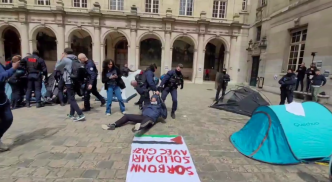 France : des étudiants pro-palestiniens évacués de la Sorbonne par les forces de l'ordre
