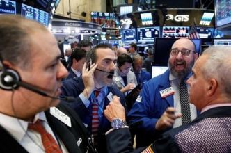Wall Street clôt en légère hausse au début d'une semaine cruciale