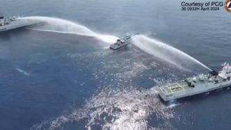 Tensions en Asie : les Chinois attaquent un bateau philippin avec des canons à eau