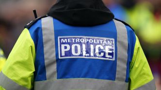Londres : un homme arrêté après avoir attaqué des passants avec un sabre japonais