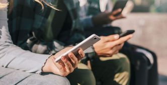 Téléphonie mobile : près de 56 millions d’abonnés en 2023, selon la DEPF