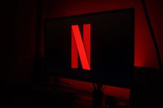 Netflix passe de force les clients de l'ancien abonnement Essentiel sans pub vers sa formule avec publicité