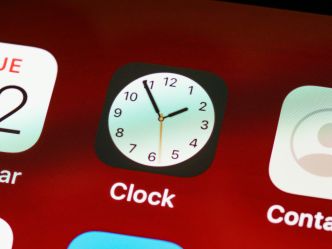 Si votre iPhone ne vous a pas réveillé, Apple reconnaît un bug