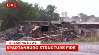 Un incendie ravage les anciens bâtiments de Bud Moore Engineering