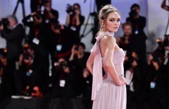 Fantaisie et transparence : Lily-Rose Depp succombe à la tendance « no pants »