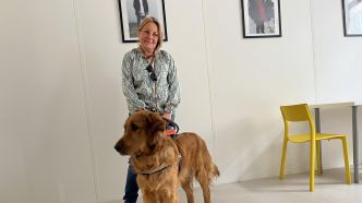"Je n'y croyais pas" : malvoyante et malentendante, elle portera la flamme olympique à Marseille avec son chien