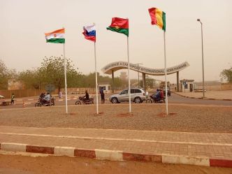 Embellissement urbain et coopération internationale: les ronds-points de Niamey ornés des drapeaux de l'AES et de la Russie