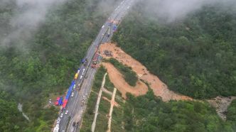 Une autoroute s'effondre dans le sud de la Chine, une trentaine de morts recensés