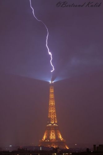 Grêlons, éclairs : les #orages traversent la #France et les images sont impressionnantes