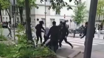 À Paris, un lycéen violemment agressé... à cause d'une jeune fille ?