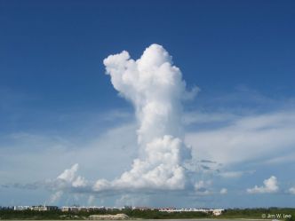Phénomène météo extraordinaire : le cumulus phallus