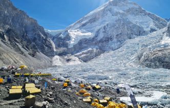 Népal : La justice ordonne de limiter le nombre de permis pour l'ascension de l'Everest