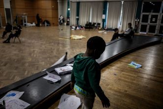 Mal-logement en France: Plus de 150 sans-abri évacués d'un gymnase à Lyon