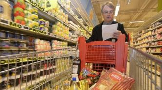 "Shrinkflation" : des affichettes "visibles" et "lisibles" alertant les clients en supermarché dès juillet
